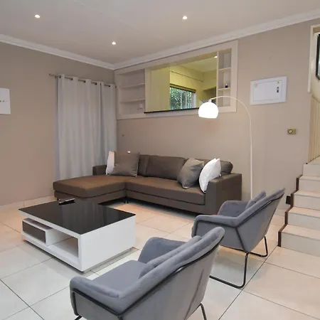 Upmarket Villa With Pool & Lush Garden Pretoria Exterior photo