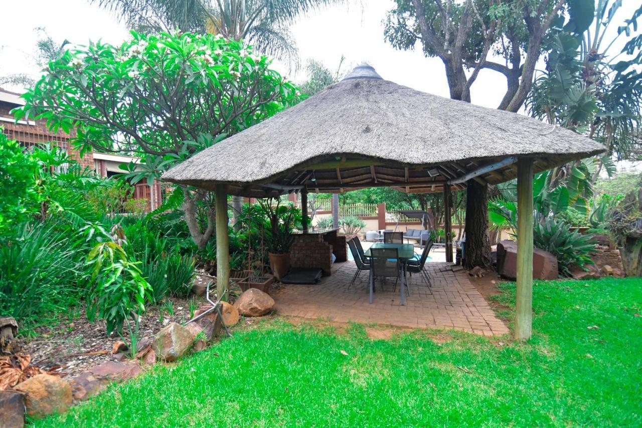 Villa Upmarket With Pool & Lush Garden *