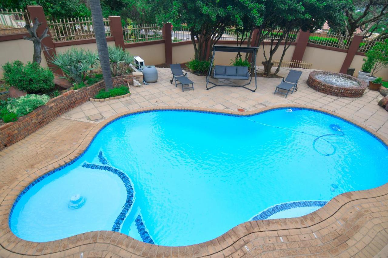 Upmarket With Pool & Lush Garden Villa