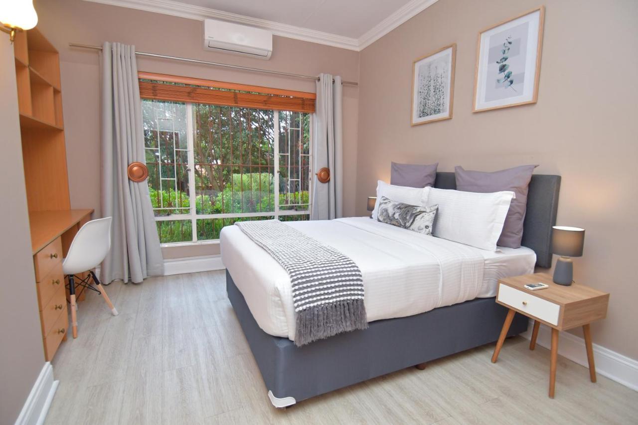 Upmarket With Pool & Lush Garden * Pretoria-Noord