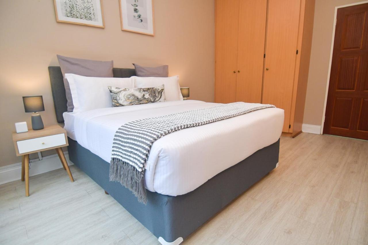 Upmarket With Pool & Lush Garden * Pretoria-Noord
