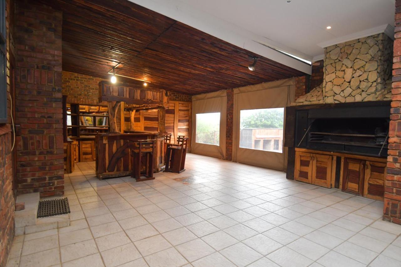 Upmarket With Pool & Lush Garden * Pretoria-Noord