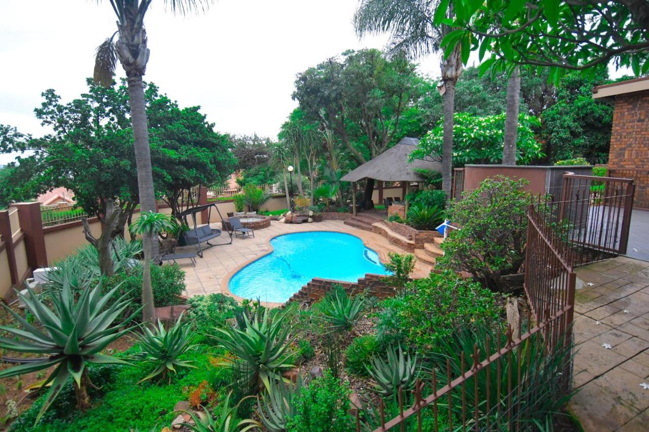 Villa Upmarket With Pool & Lush Garden *