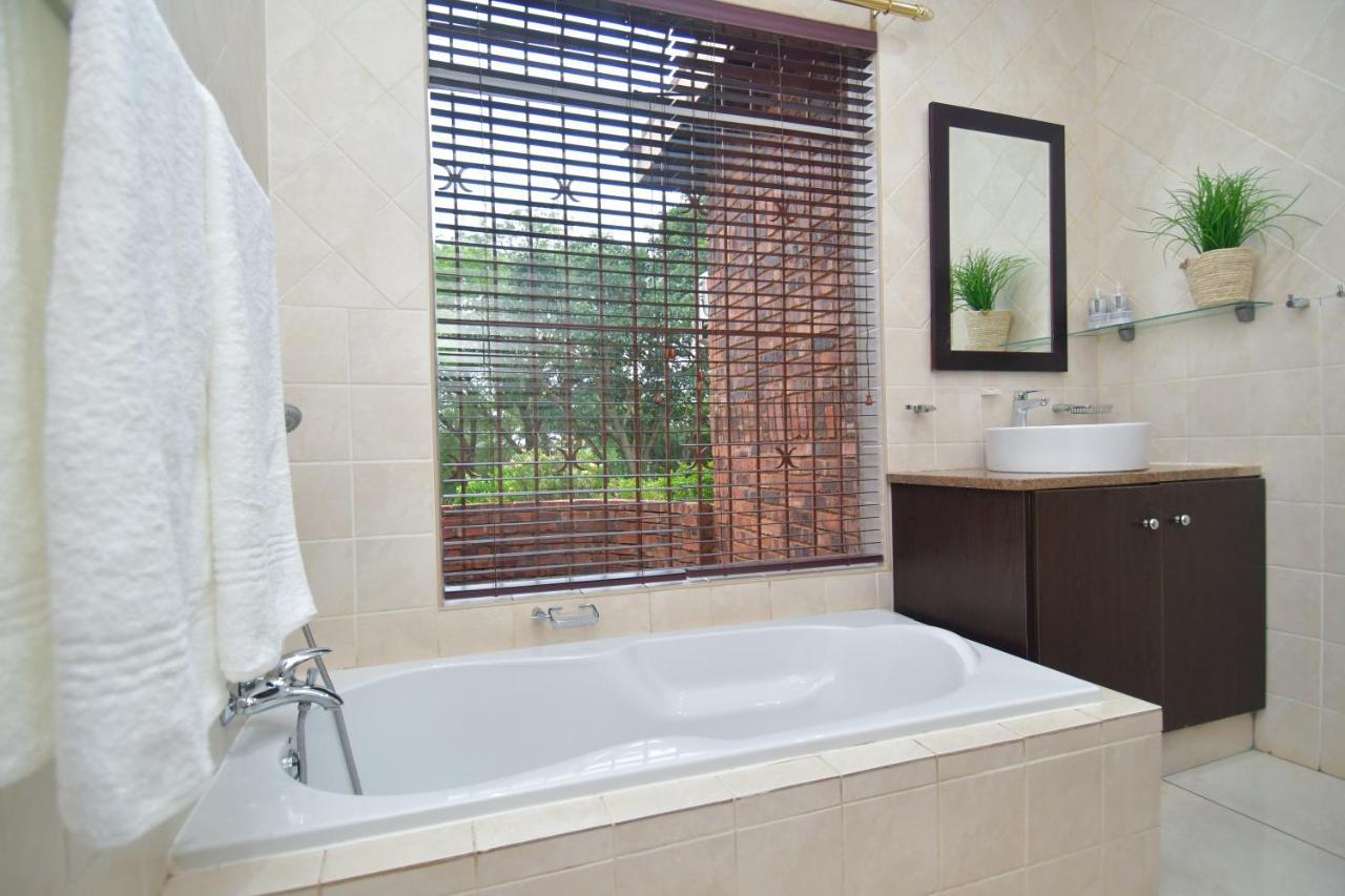 Upmarket With Pool & Lush Garden Villa Pretoria-Noord