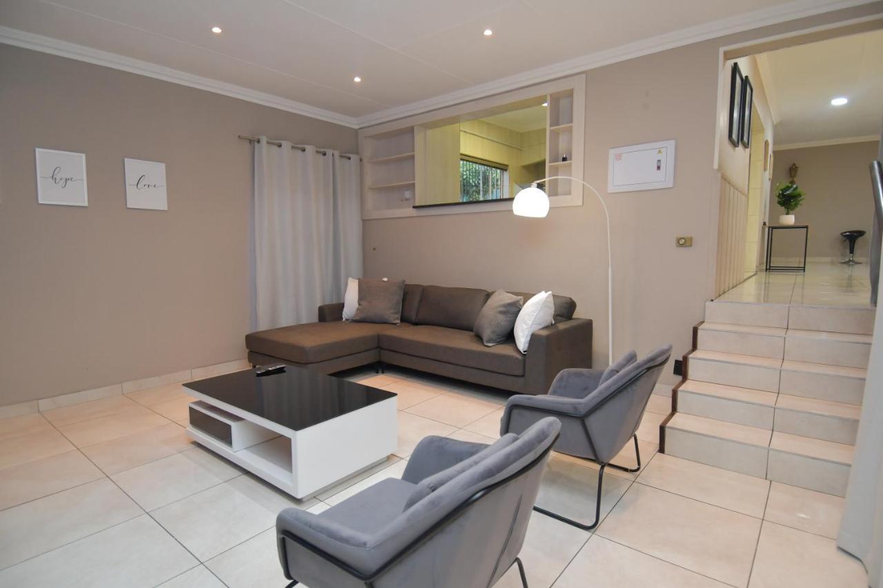 Upmarket With Pool & Lush Garden Villa *