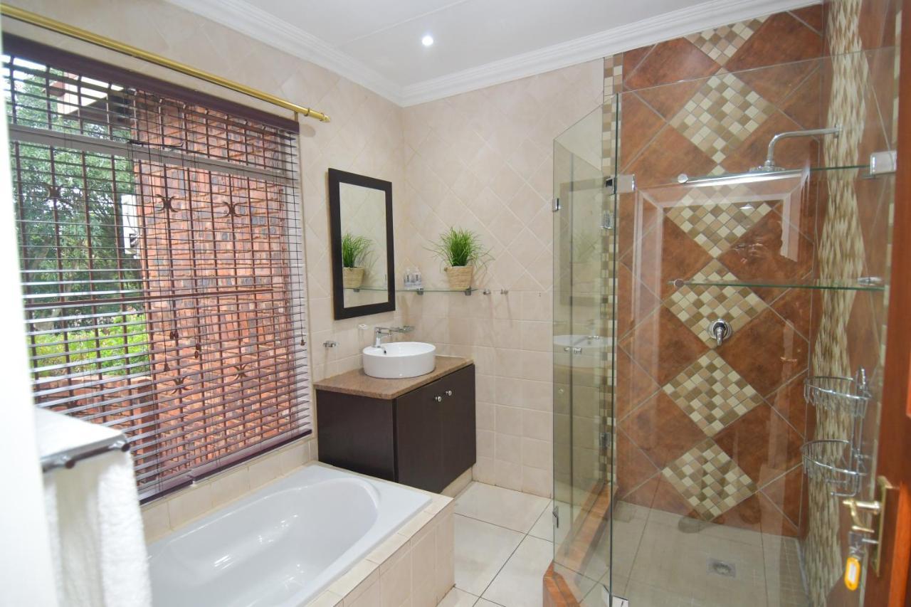Upmarket With Pool & Lush Garden * Pretoria-Noord