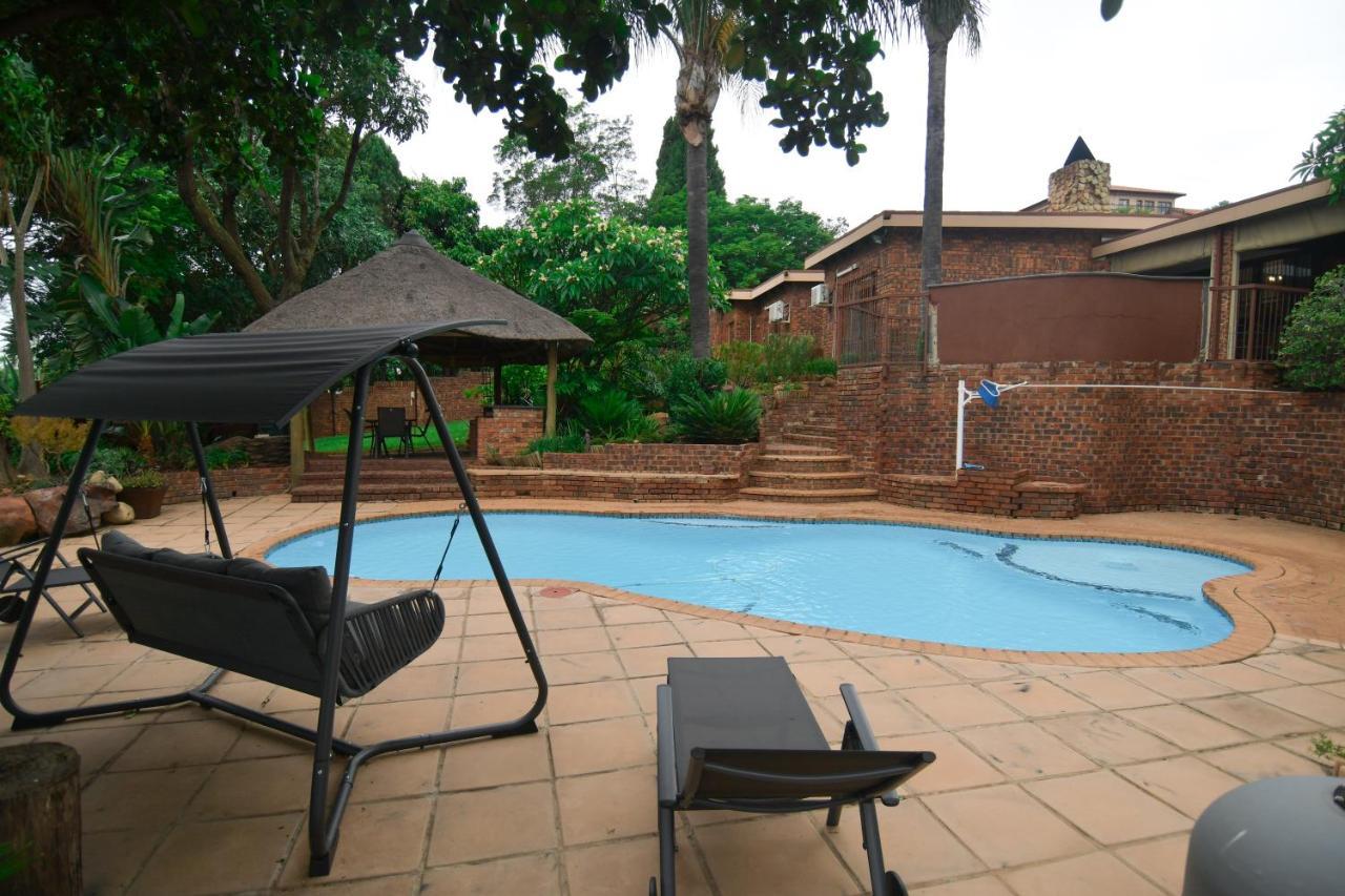 Upmarket With Pool & Lush Garden Villa *